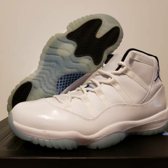 Air Jordan Retro 4s, 5s, and 11s - Picture 3 of 8